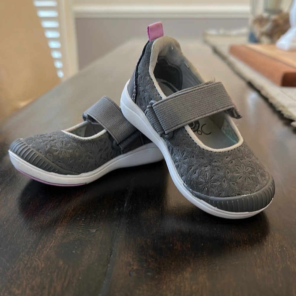 4W Stride Rite Mary Jane Shoes